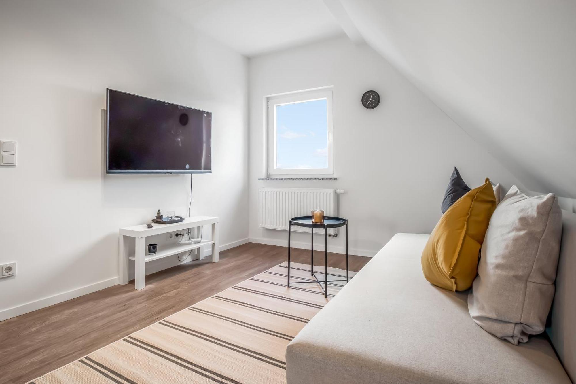 Moderne - Naehe Messe / Flughafen Apartment